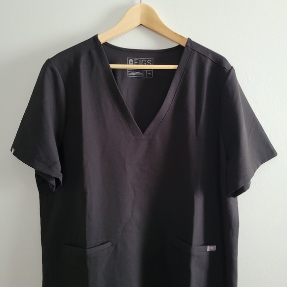 Figs Casma™ Three-Pocket Scrub Top - Picture 3 of 6